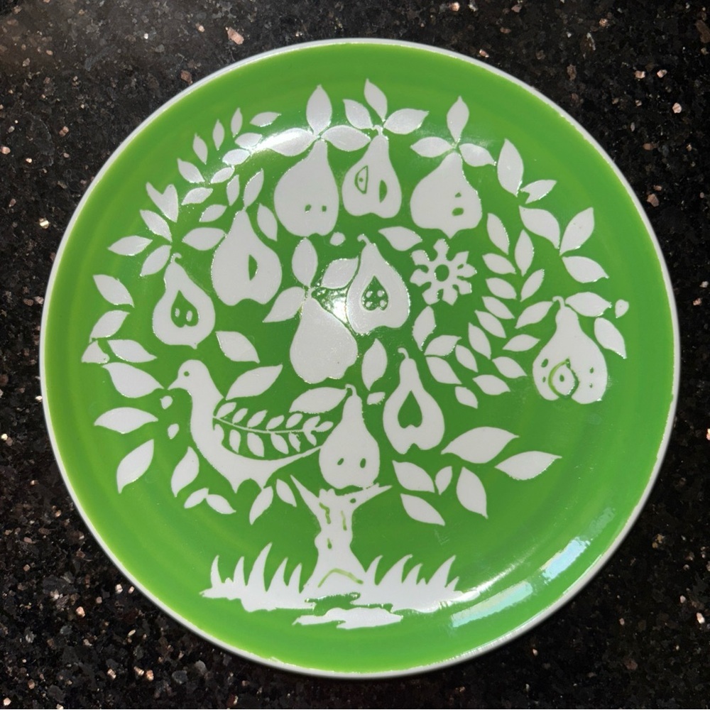Partridge In A Pear Tree Green Plate With Asian Blue Characters Stamped In Back